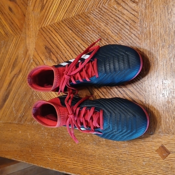 ADDIDAS Predator Soccer Cleats - Picture 2 of 9